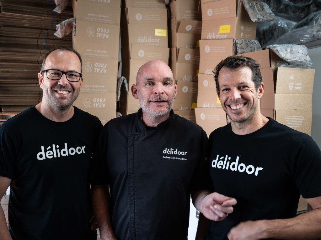 Group photo of Delidoor team