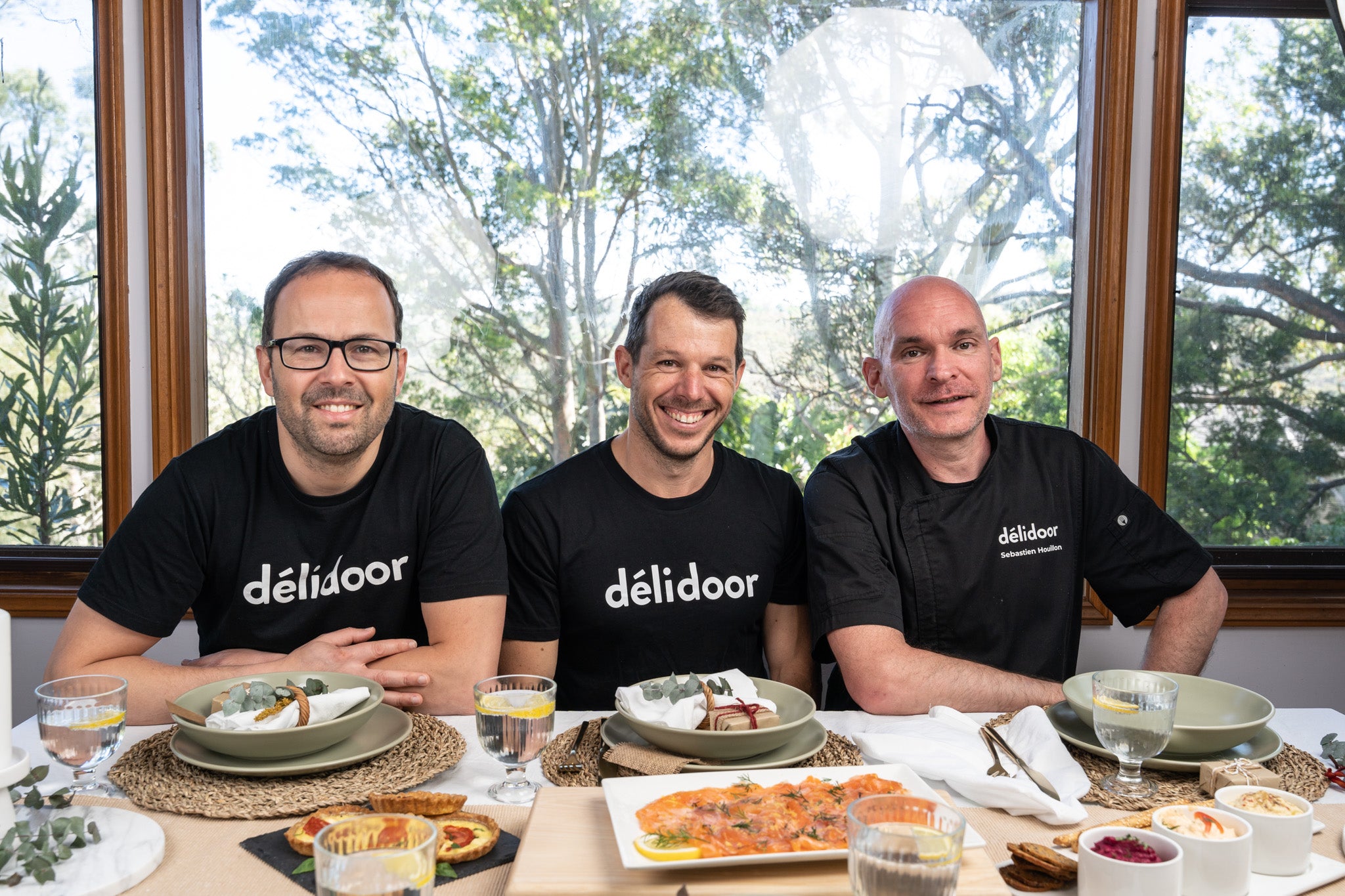 Group photo of Delidoor team