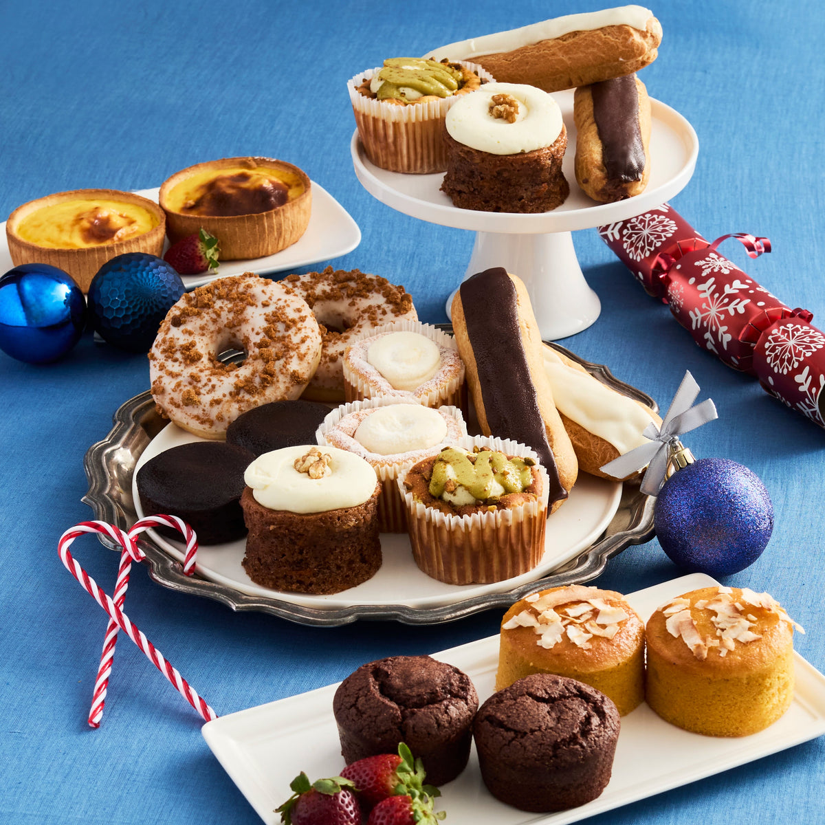 Dessert Christmas Mixed Desserts Box, 20 individuals desserts