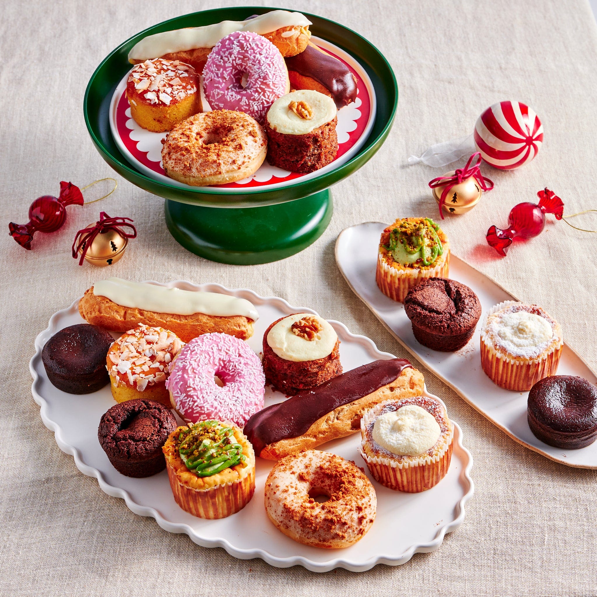Dessert Christmas Mixed Desserts Box, 22 individuals desserts