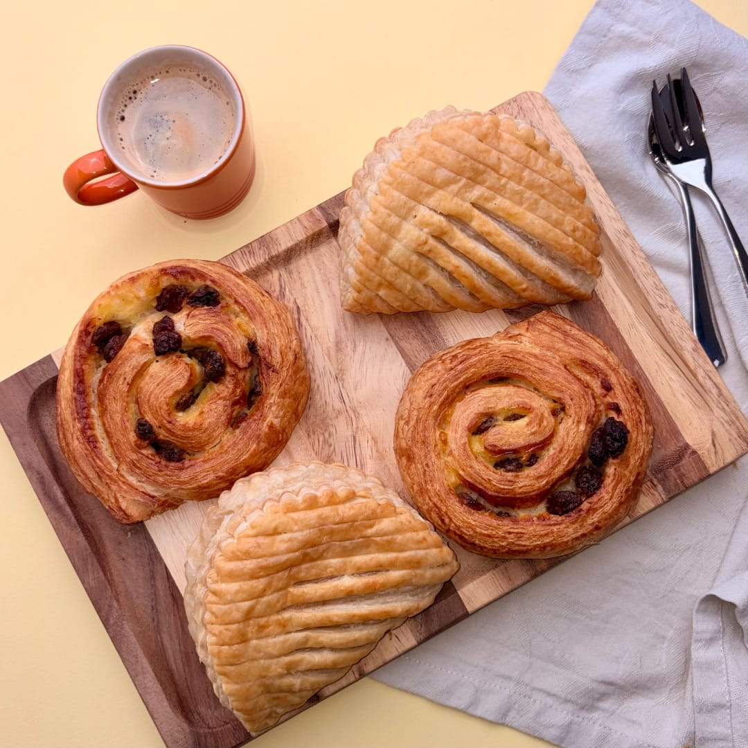 Dessert Parisian Breakfast Bundle, 2 Snails and 2 Apple Turnover