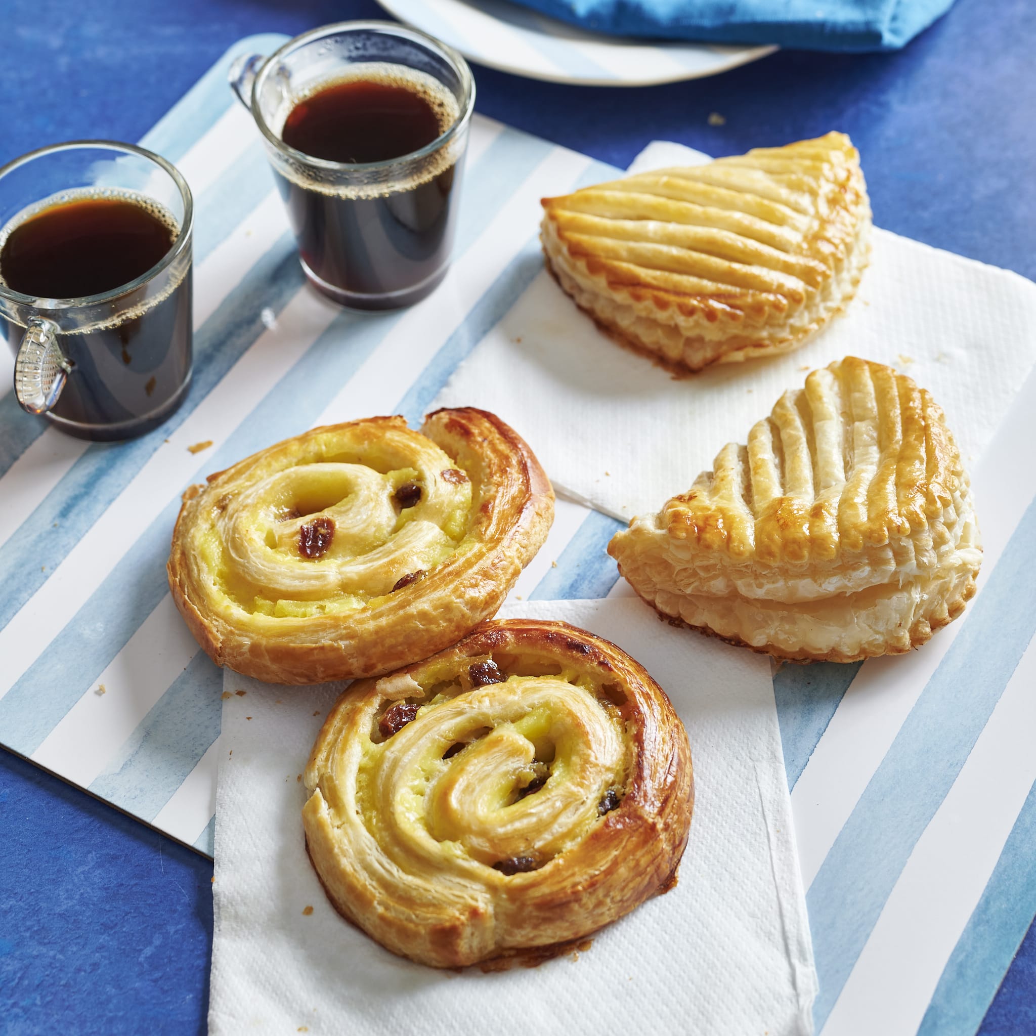 Dessert Parisian Breakfast Bundle, 2 Snails and 2 Apple Turnover