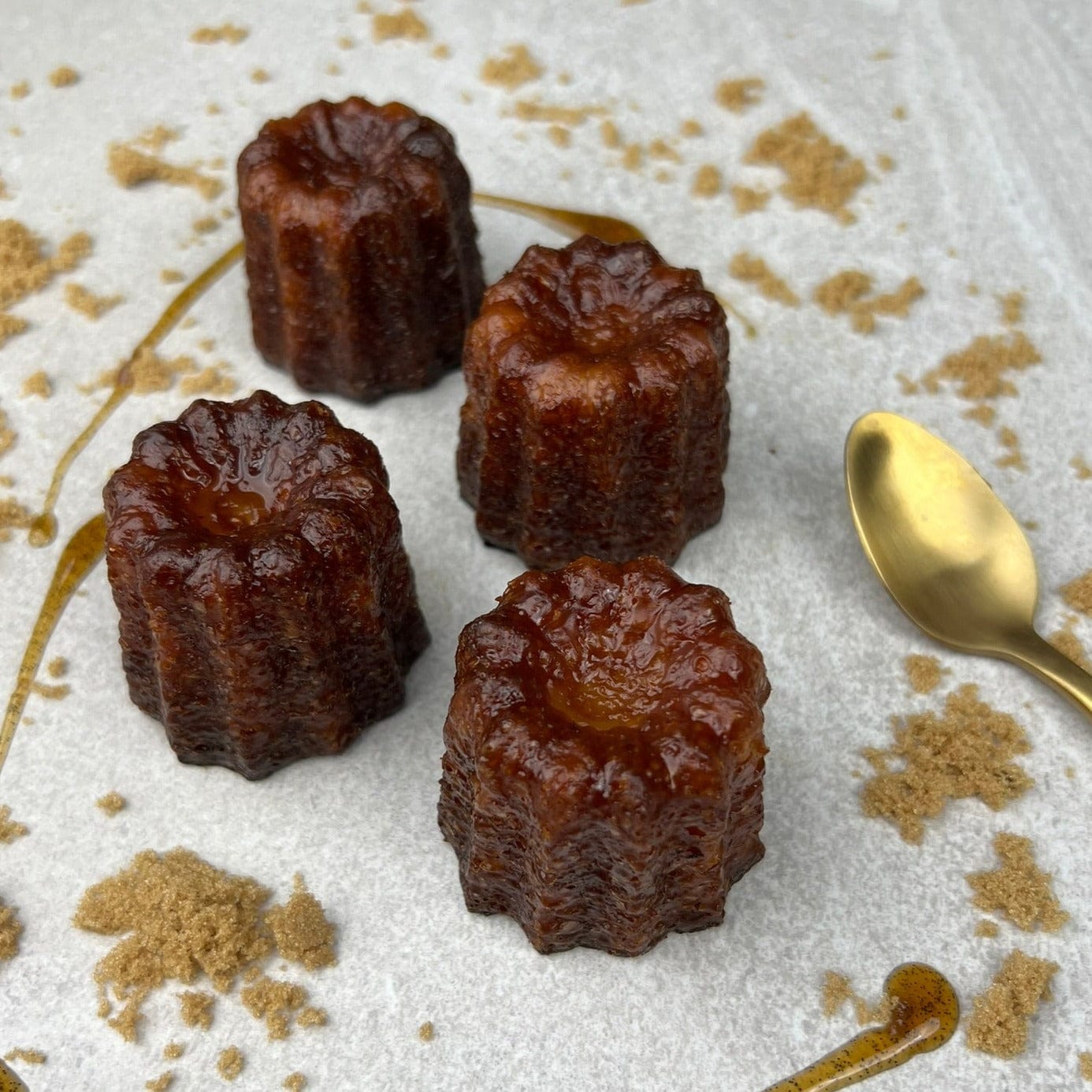 Dessert Traditional Caneles from Bordeaux, 4 Caneles per serve