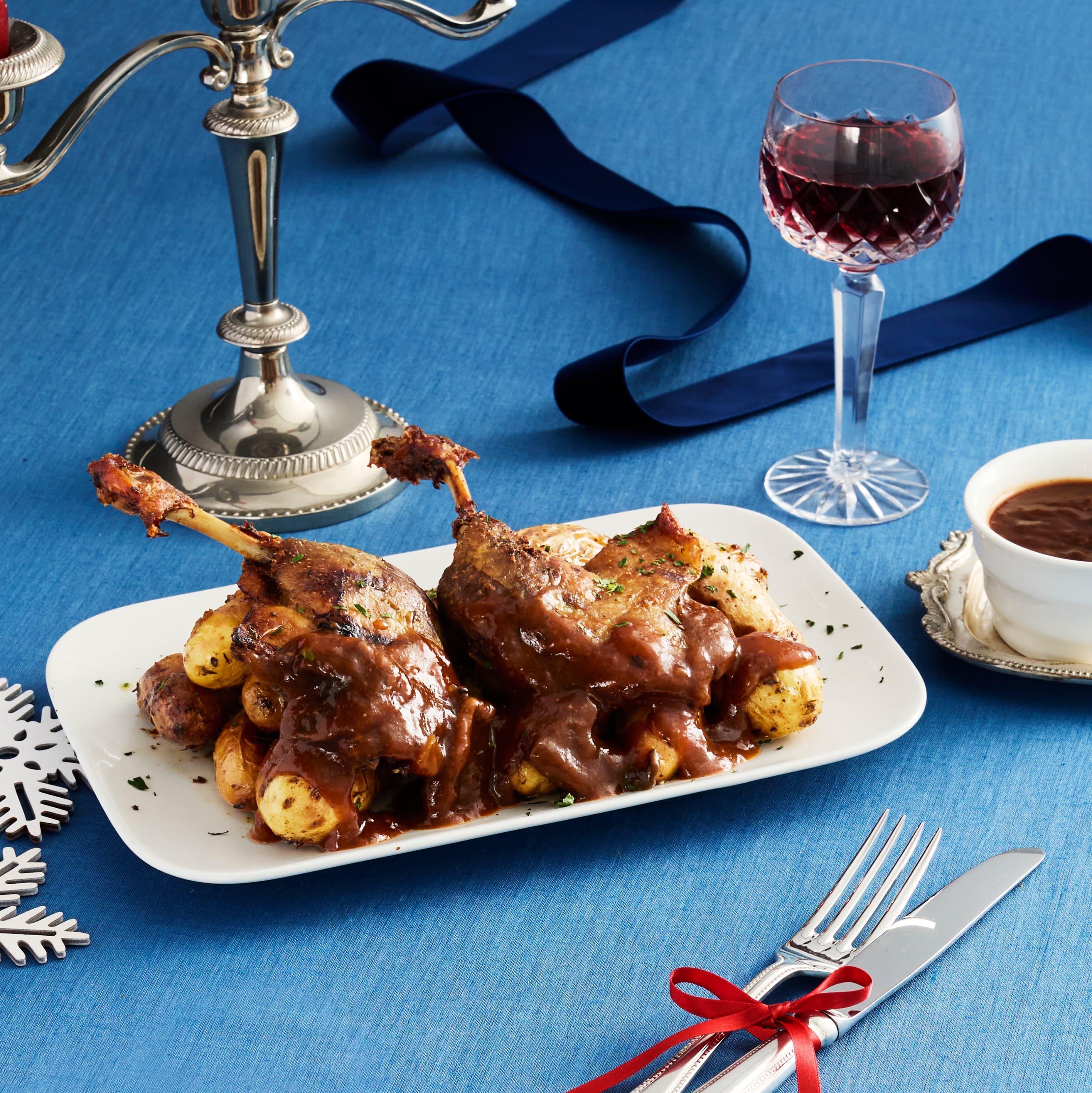 Duck confit with wild mushroom sauce and roasted potatoes – Délidoor