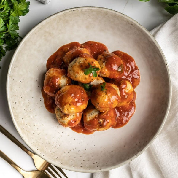 Ready to eat Meal Lemon and Herb Chicken Meatballs in Tomato Basil Sauce, Family Size.